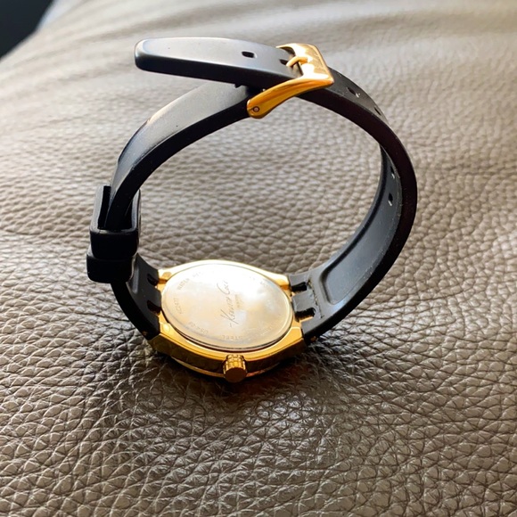 Kenneth Cole Silicone band Watch - Picture 4 of 4